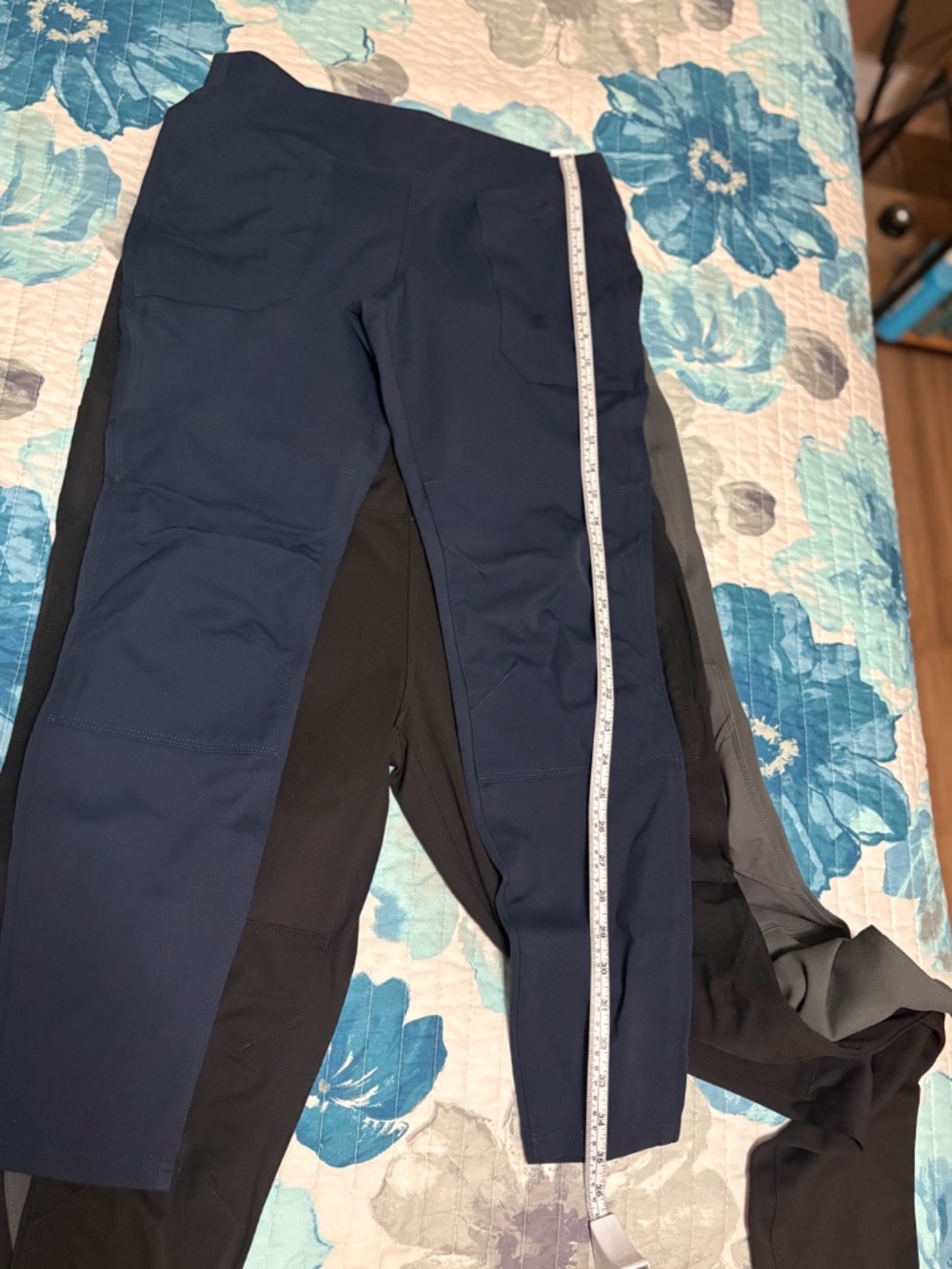 Women’s Carhartt leggings $20 each or $60 for all 4 - Picture 2 of 4